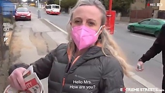 Intenzív Anális És Vaginális Akció Az Utcán