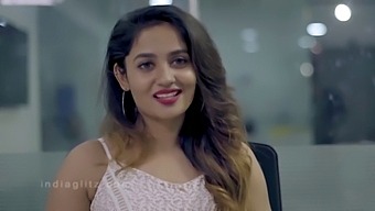 Zachwycająca Dziewczyna Asystuje W Produkcji Porno (Tamil)