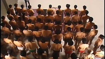 Vad Japán Orgia Nagylelkű Zuhanyozással És Spermával