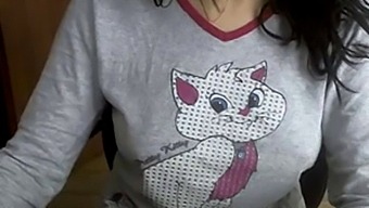 Turecka Modelka Z Kamerką Internetową O Uroczej Osobowości Cieszy Się Gorącą Sesją.